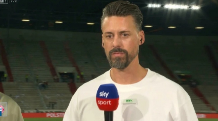 Kaiyun Sports-撞晕对手！奥堡主帅谈费尔豪尔脑震荡：博伊在场上就该立刻道歉