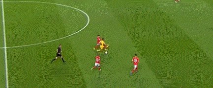 全站官方平台-【欧冠】开场134秒失球 皮克伤退 巴萨染红0比3惨败