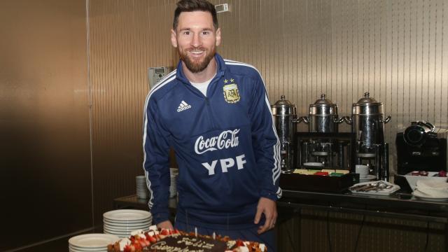 1624955540437000350.jpg lionel-messi-birthday-cake_gkw3qlzbh1jc14k7vwhdfxv9z.jpg