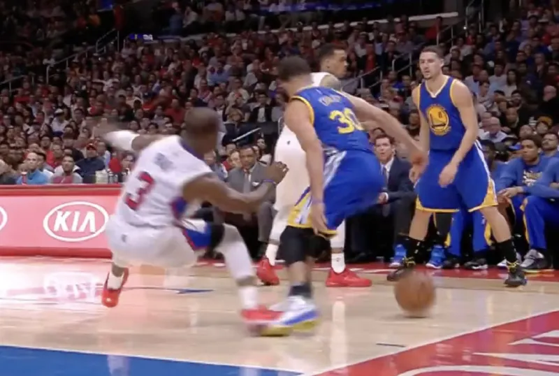 登录入口-美媒：11年前保罗被库里晃倒后，下一场狂砍41分17助攻4抢断